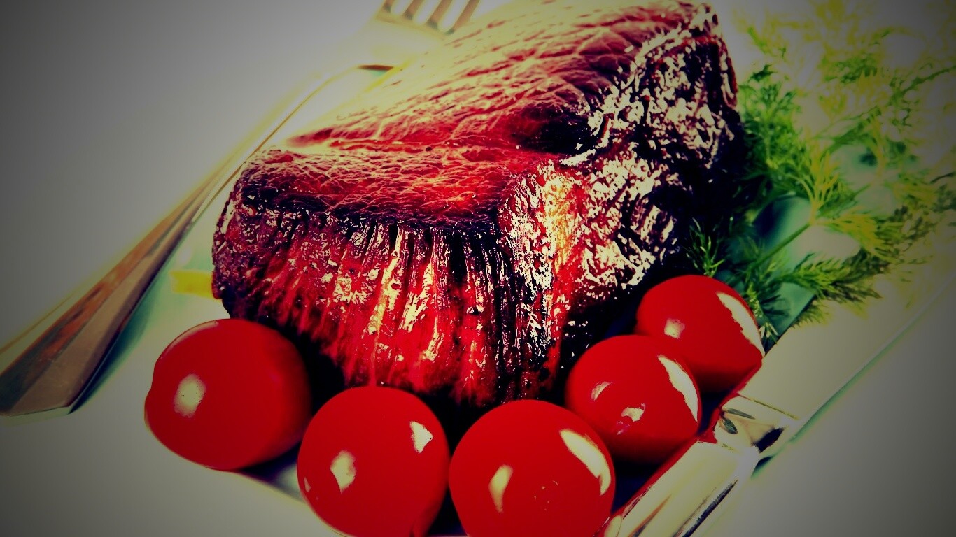 Стейк с помидорами обои