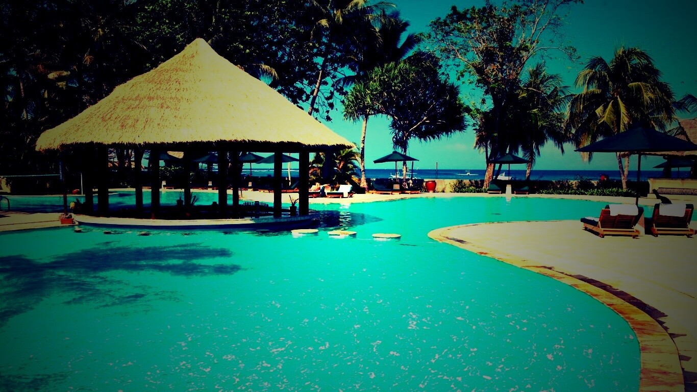 Бассейн отеля обои