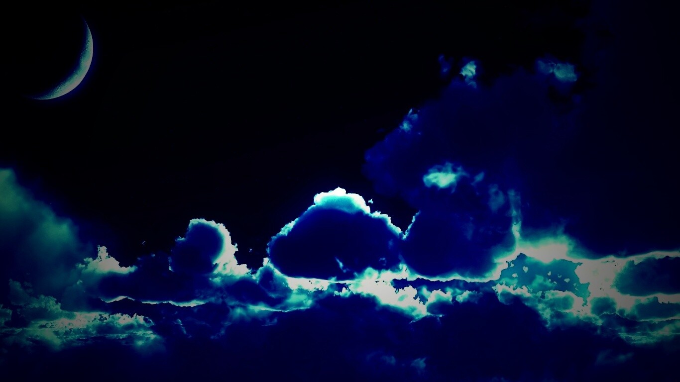 Облака и луна в ночном небе обои