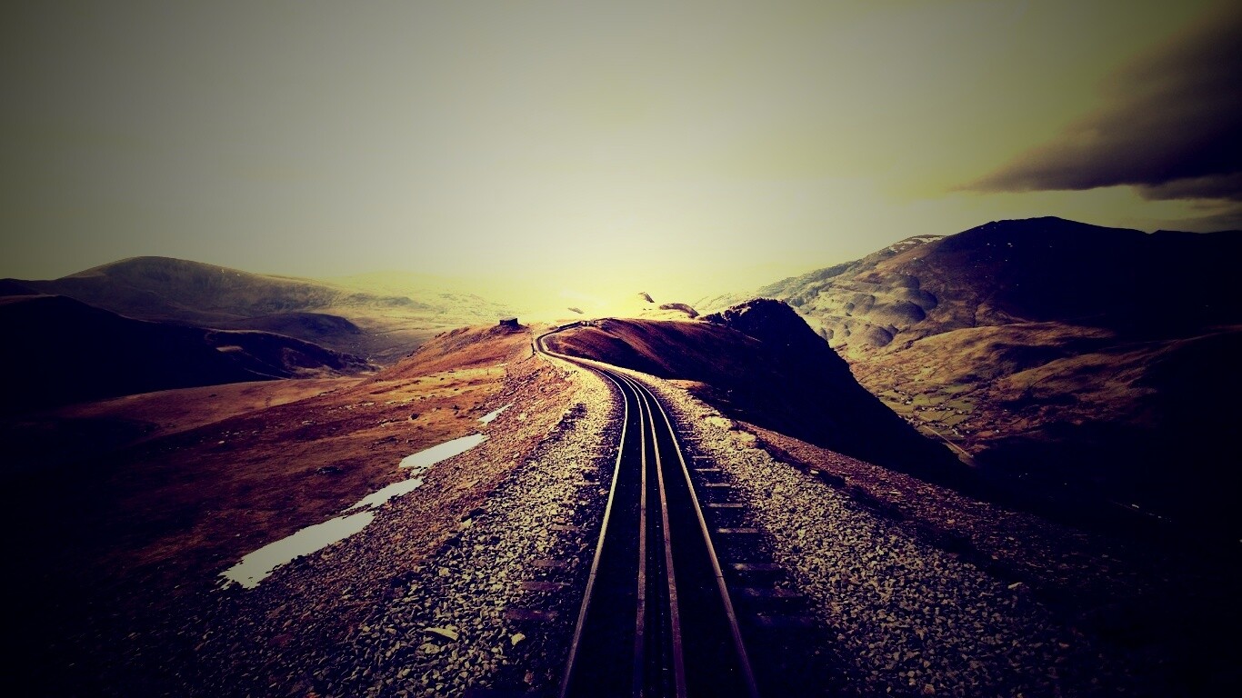 Рельсы уходящие вдаль обои