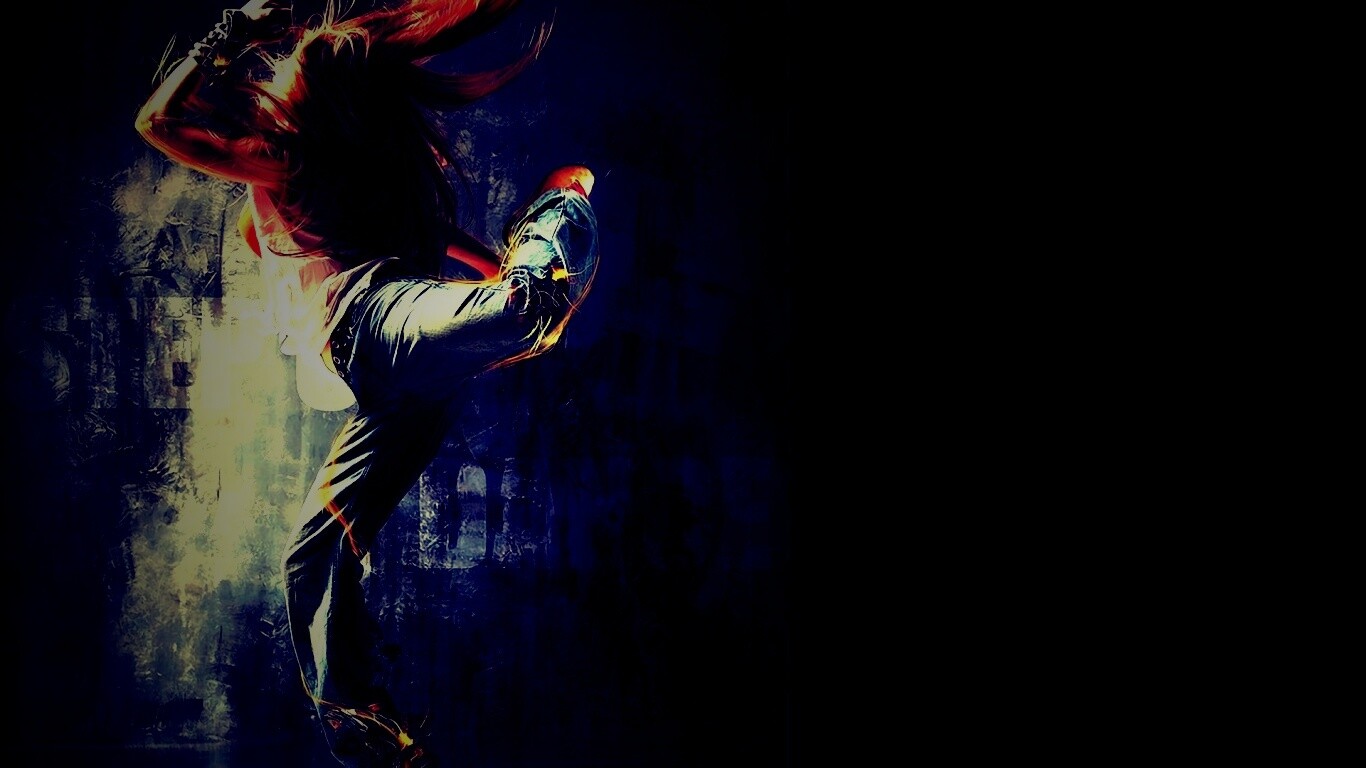 Девушка в диком танце обои