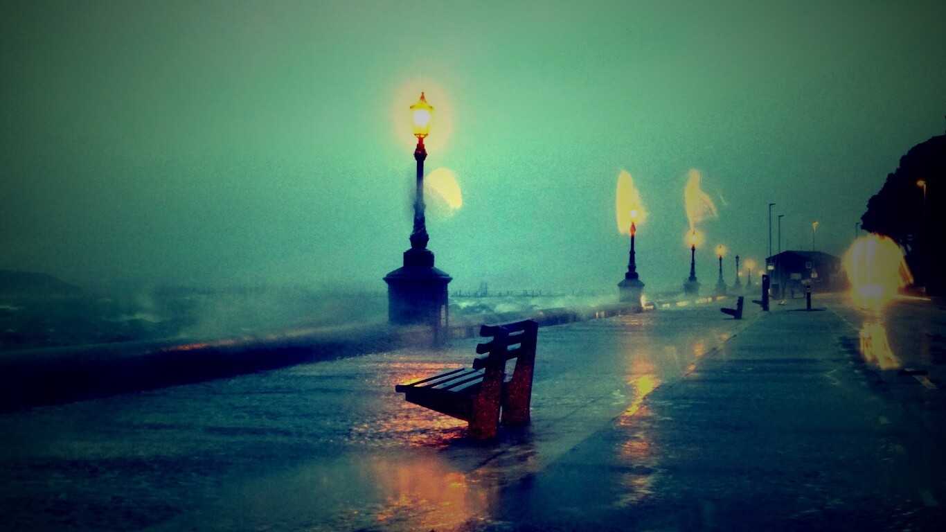 Набережная в ливень обои