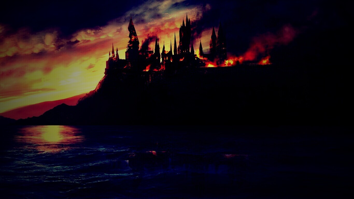 Хогвартс охваченный пламенем обои
