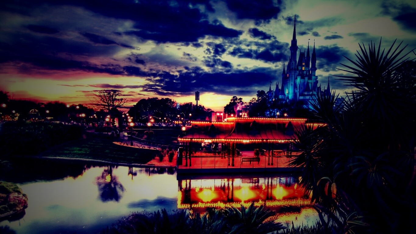 Диснеёленд вечером обои