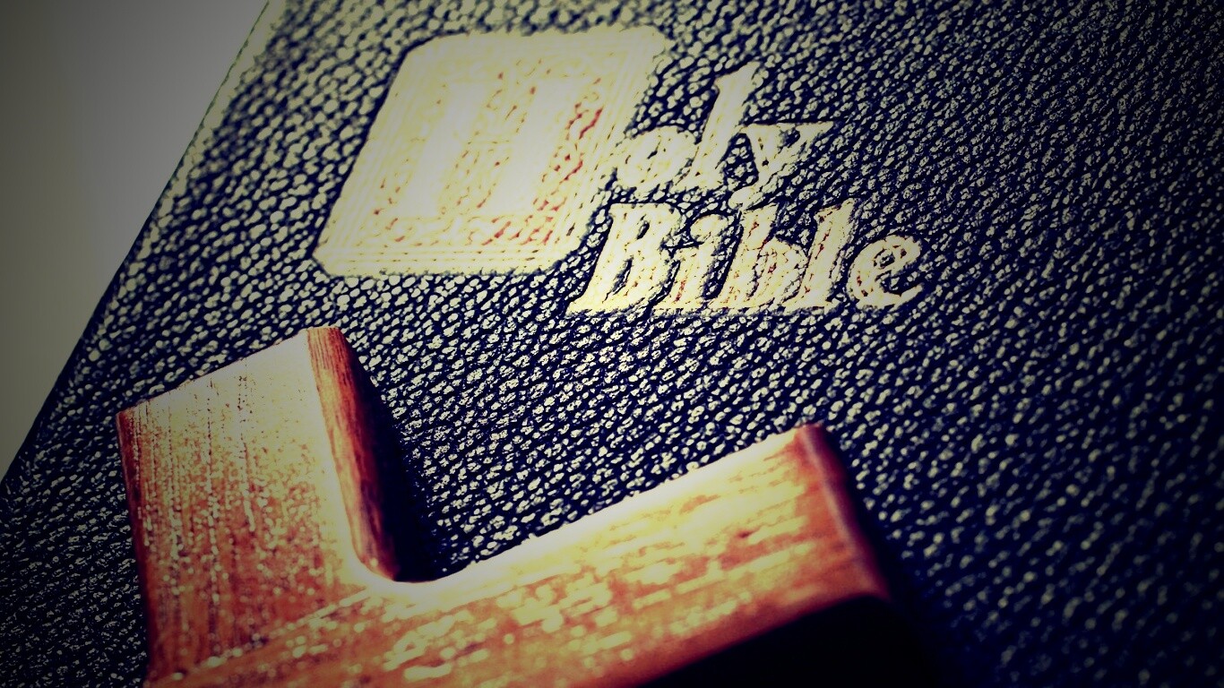 Святая книга обои