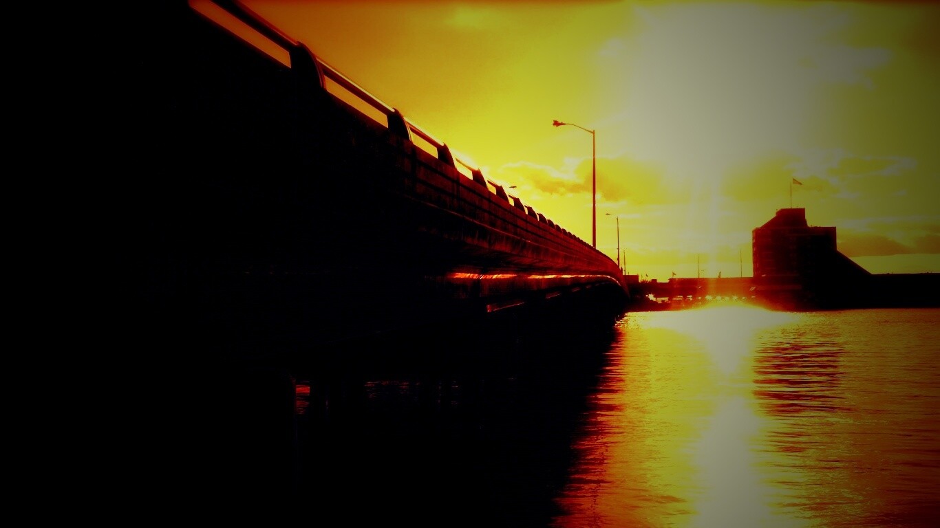 Залитый солнцем мост обои