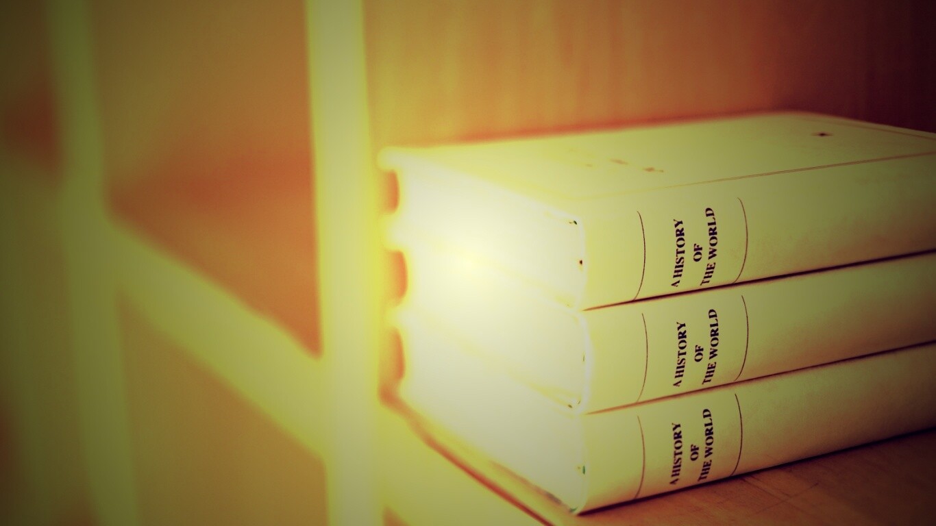 Книги на полке обои