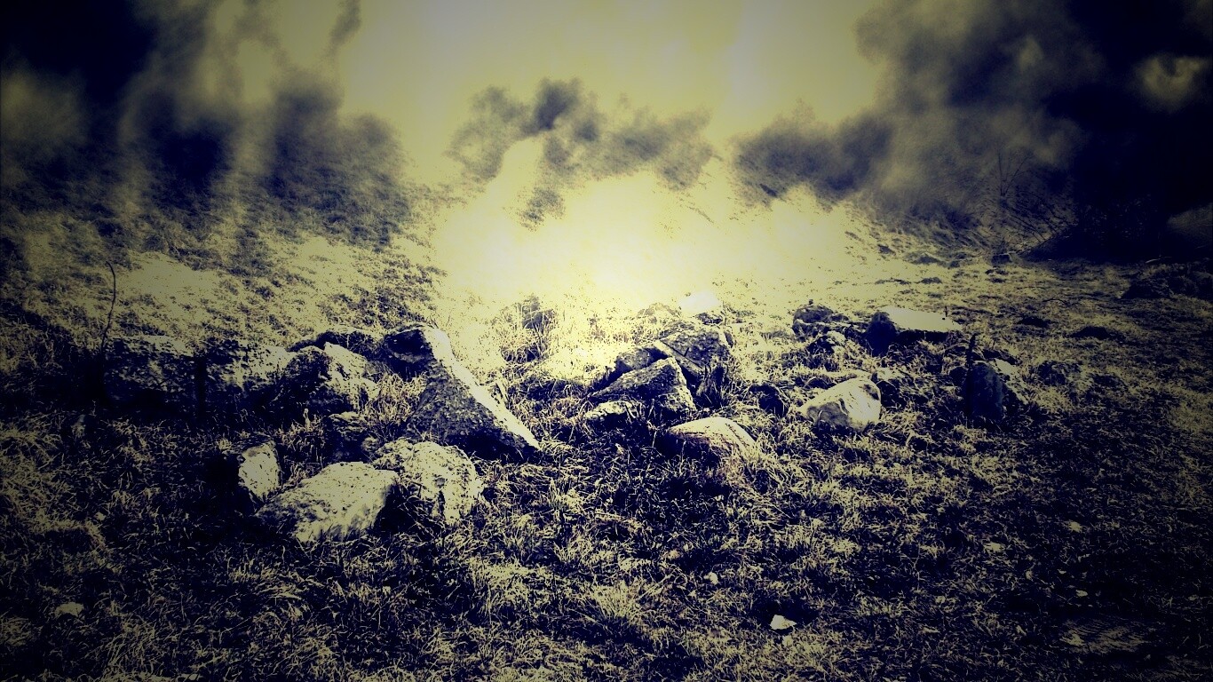 Камни под туманом обои