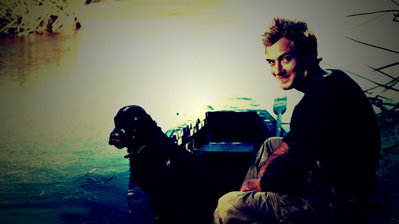 Джуд Лоу на лодке обои