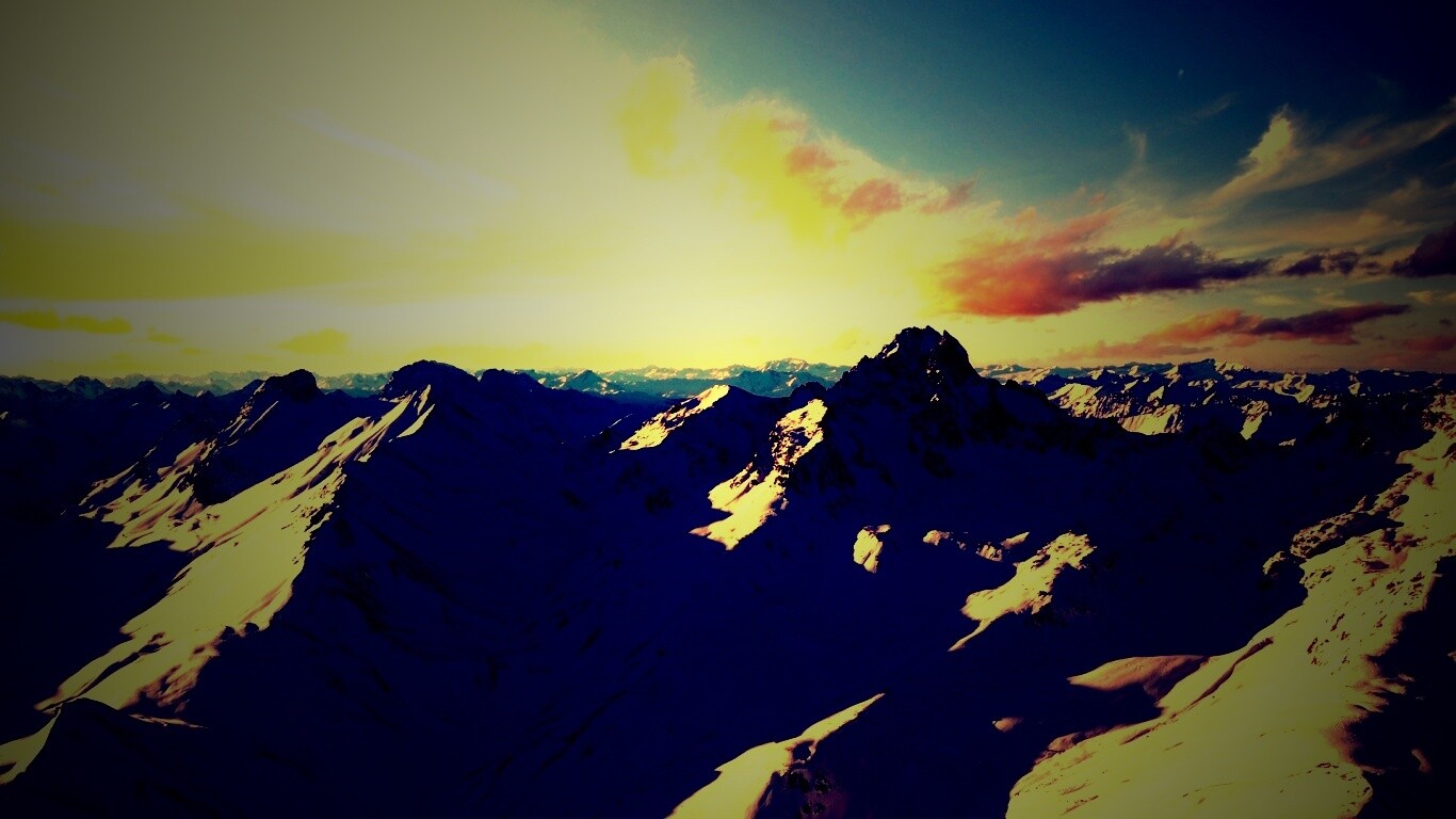 Залитые солнцем горы обои