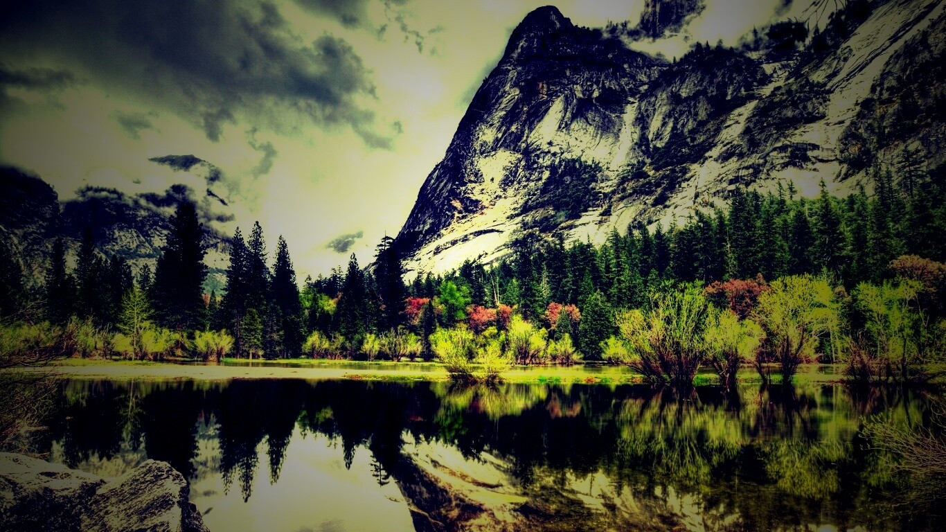 Красивый вид на маленькое горное озеро обои