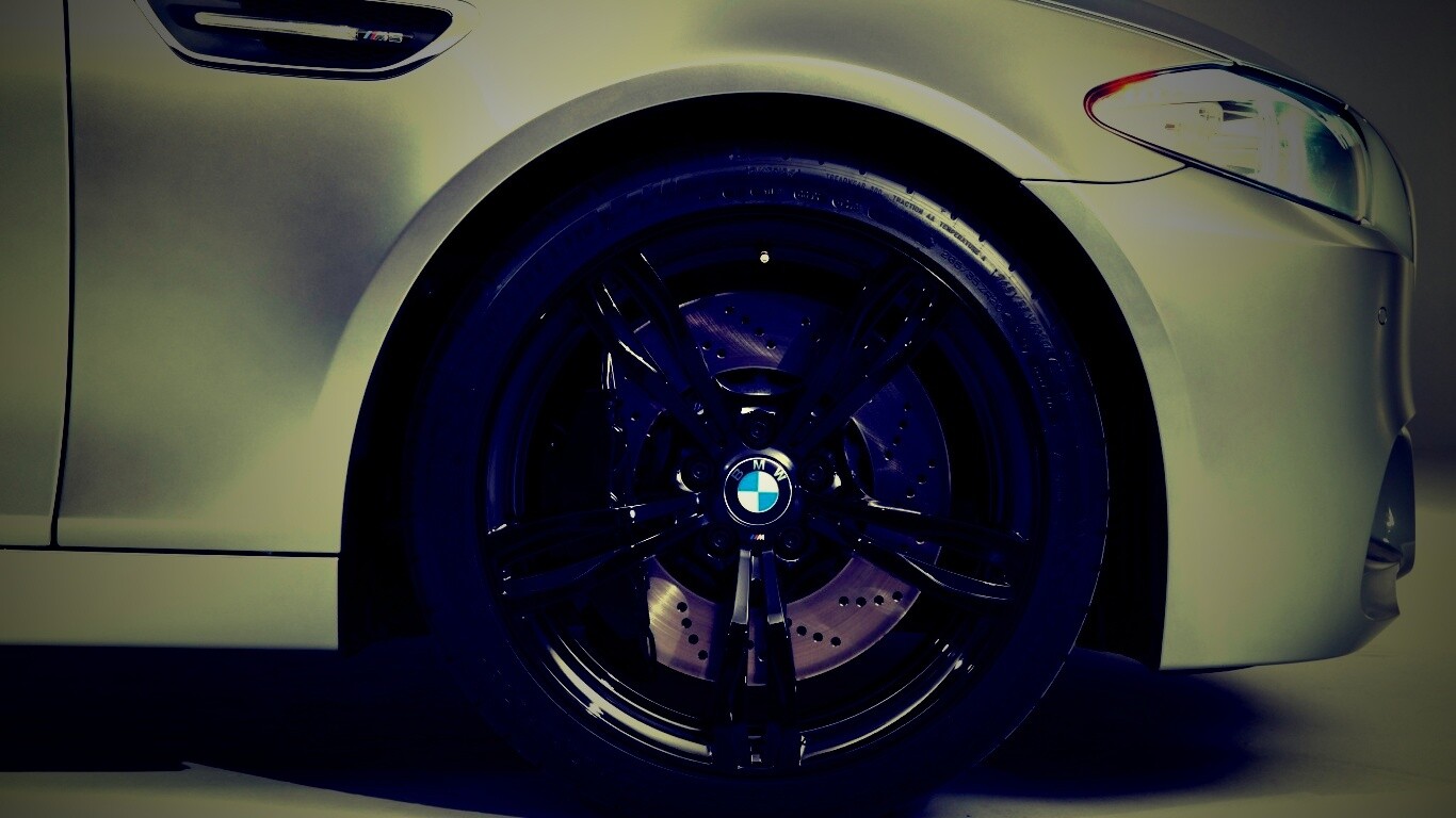 Чёрный литой диск БМВ обои