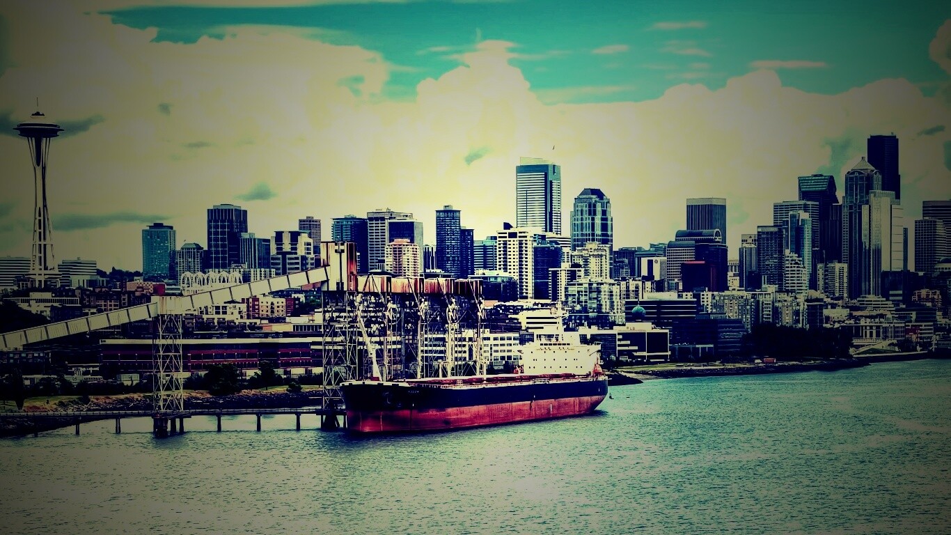 Баржа в ожидании отплытия обои