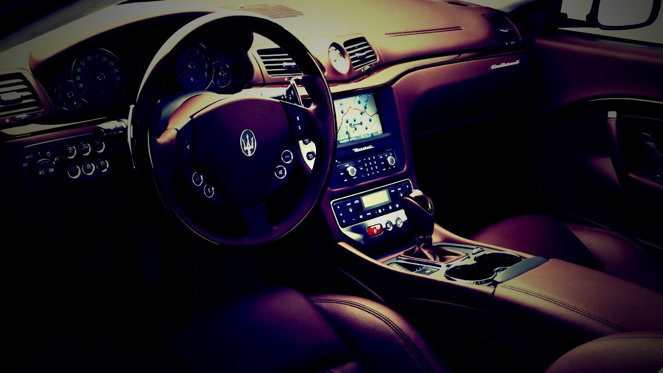 Салон Maserati Granturismo обои