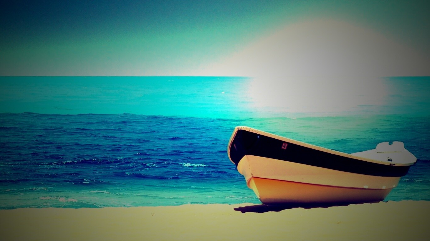 Лодка на пляже обои