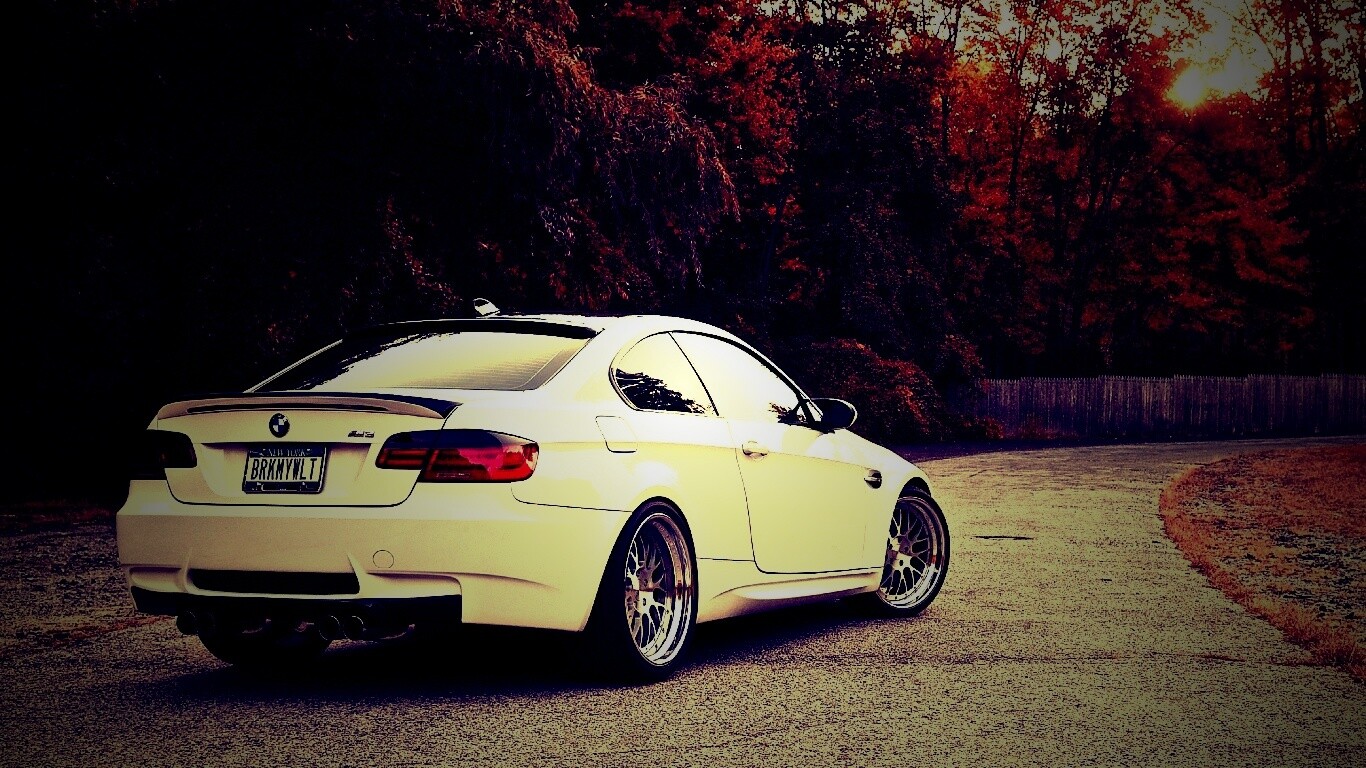 Белый BMW M3 обои