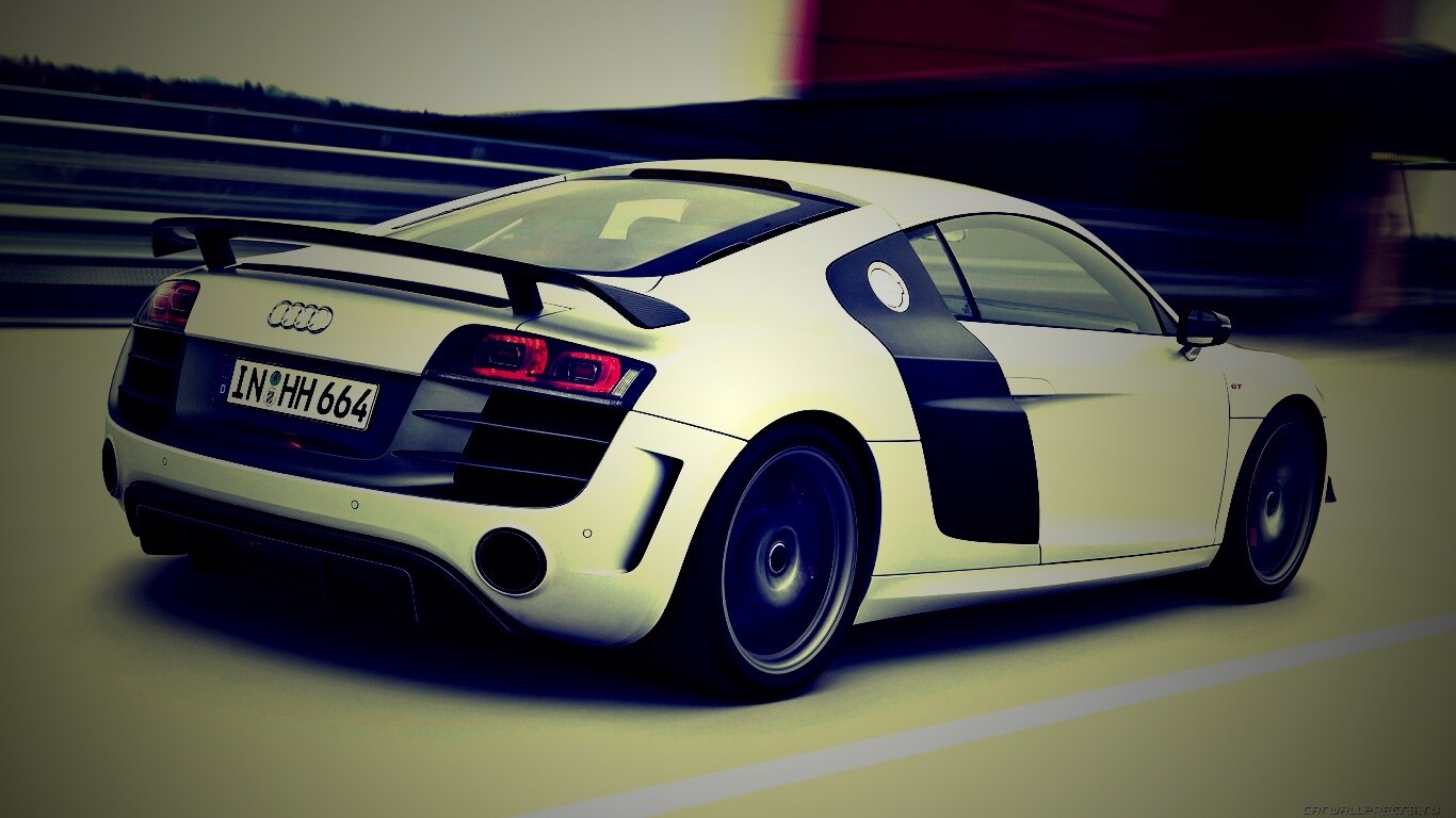 Audi R8 на скоростной трассе обои