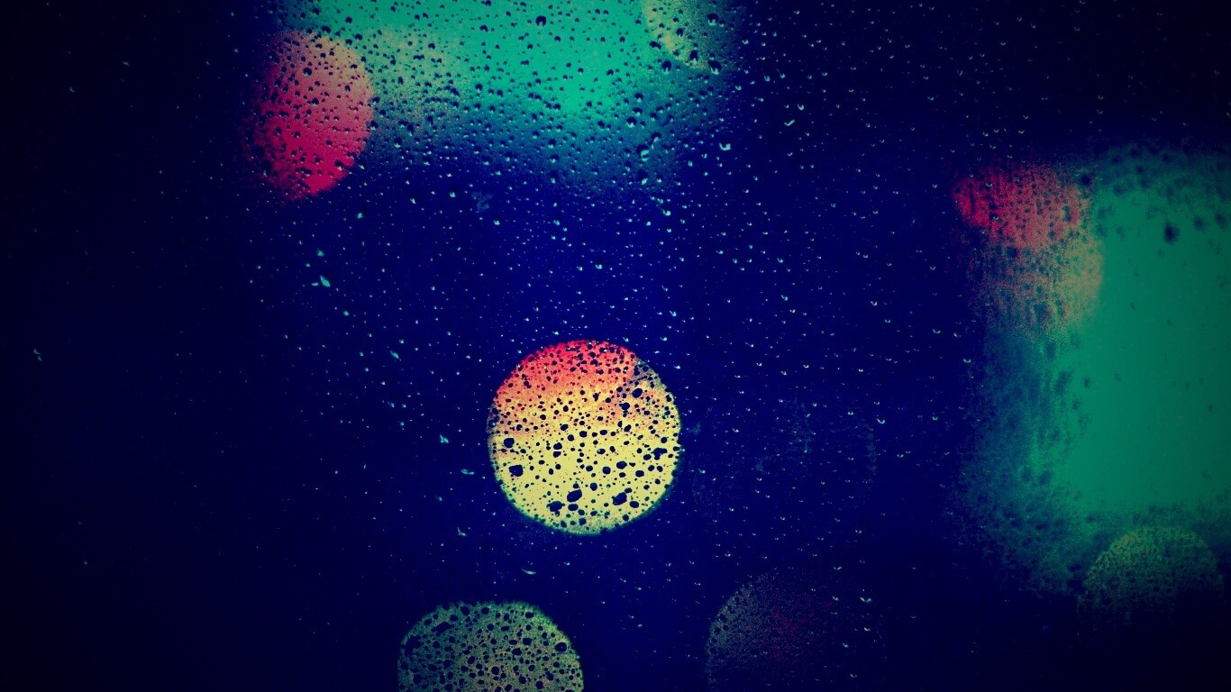 Блики за мокрым стеклом обои