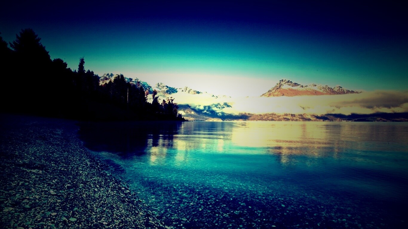 Озеро в предгорье обои