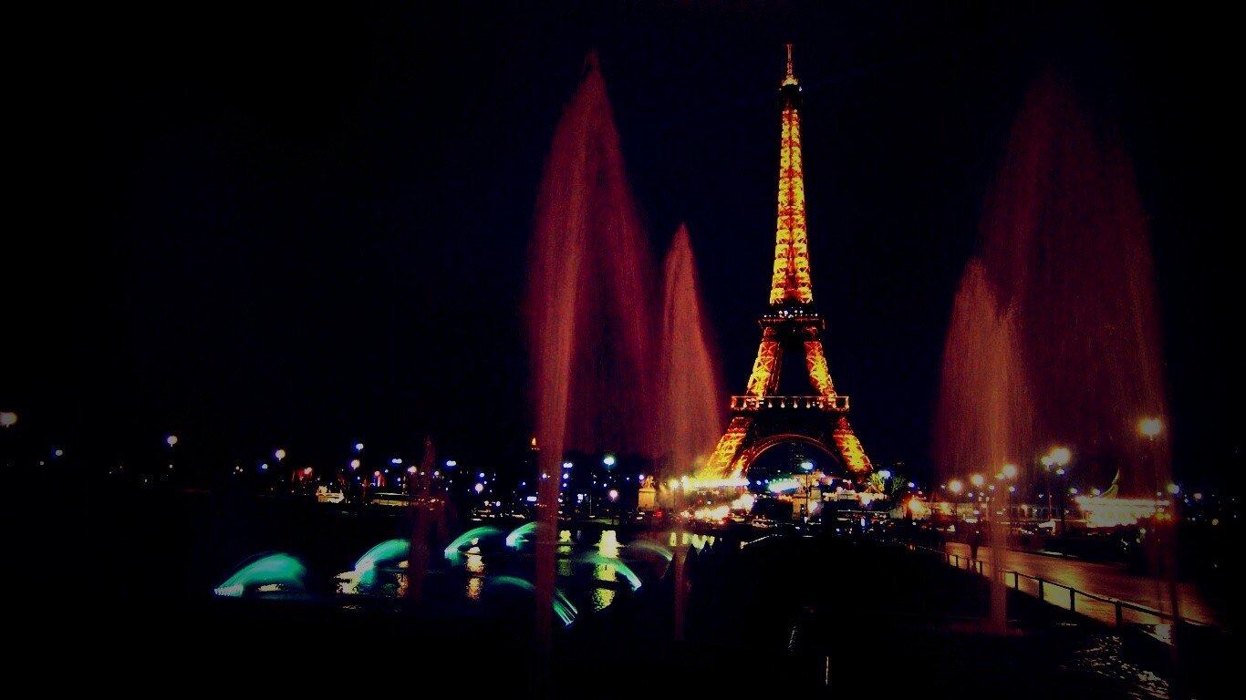 Фонтаны напротив башни Эйфеля обои