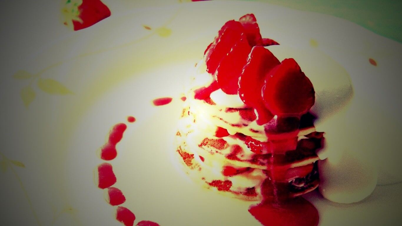 Блинчики с клубникой обои