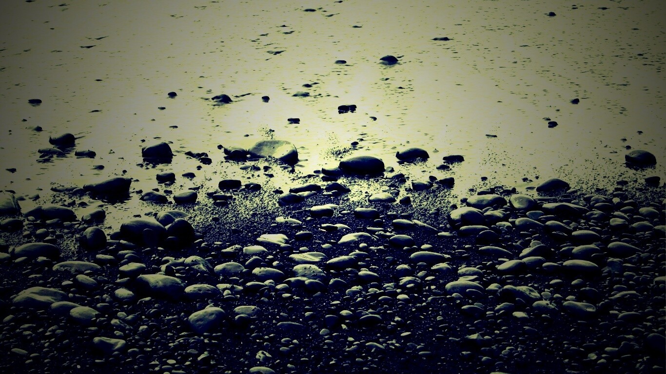 Темный пляж обои