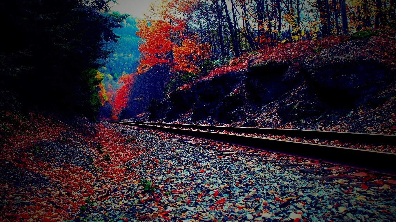 Железная дорога в скалистой местности обои