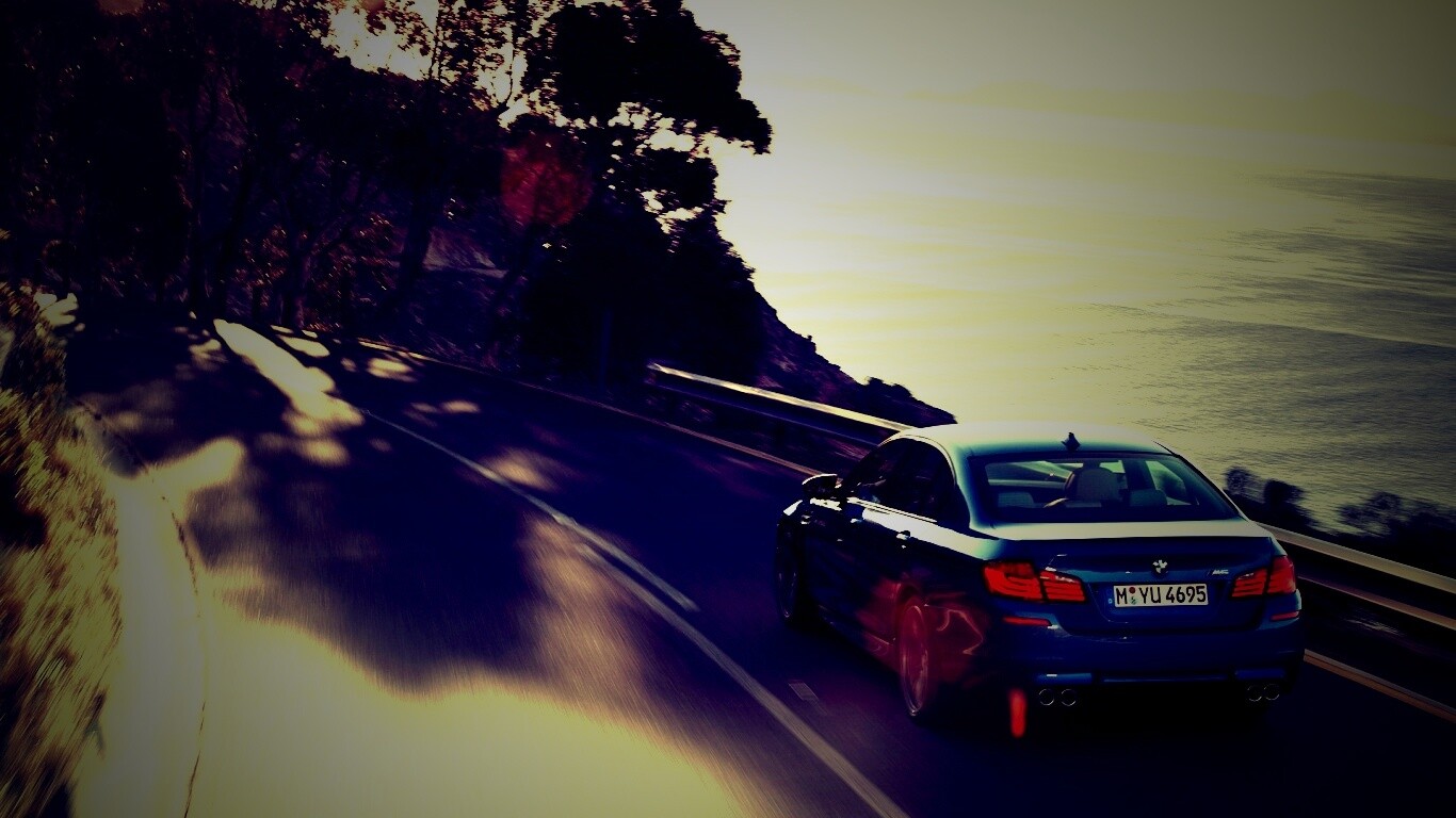 BMW F10 на горной дороге  обои