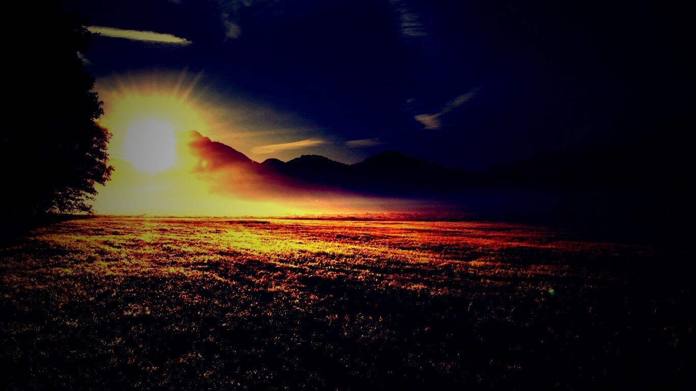 Восход над горами обои