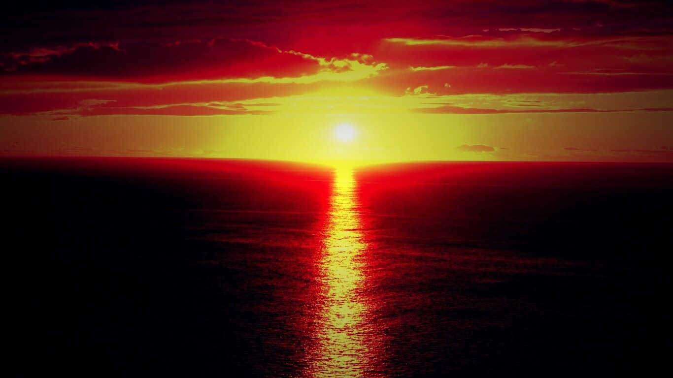 Закат и его отражение в море обои