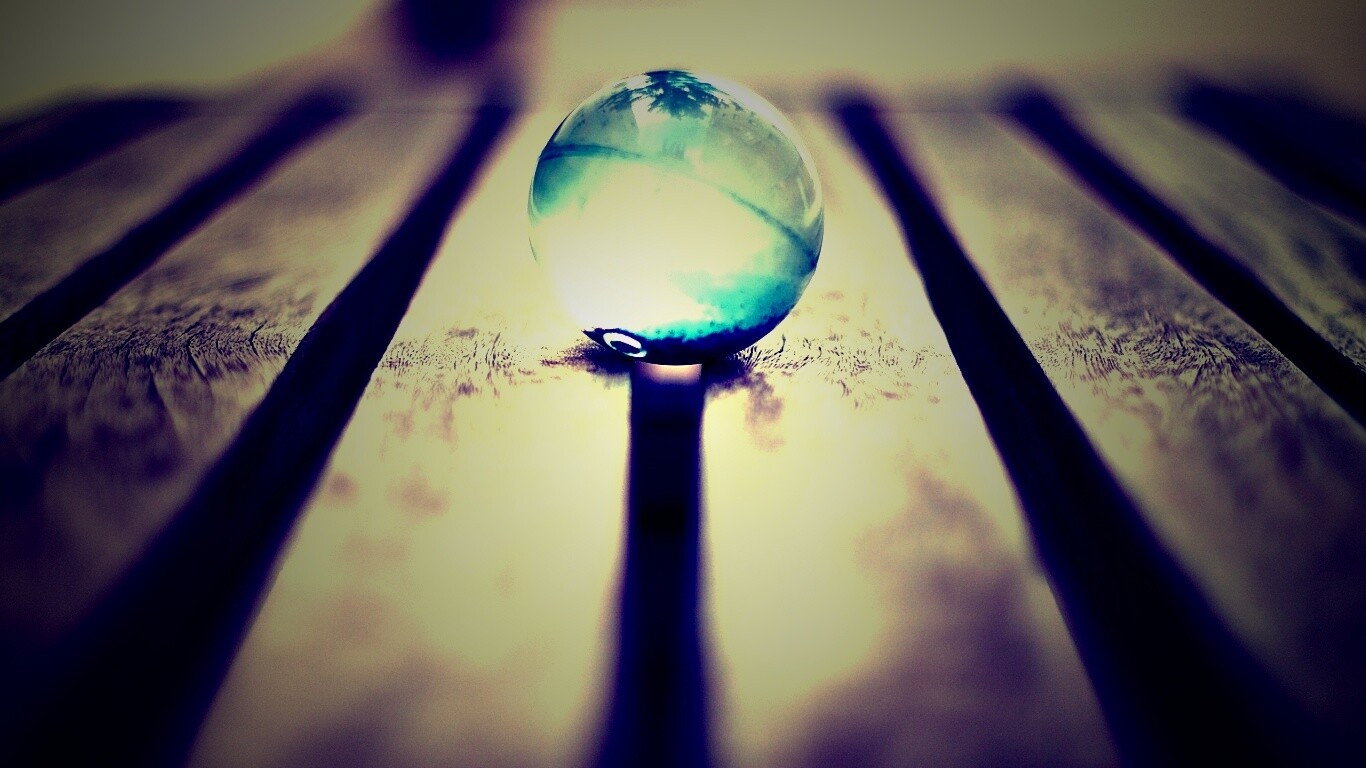 Стеклянный шарик обои