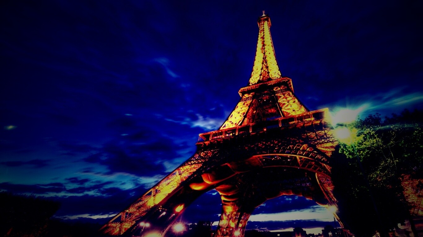 Вид снизу на Эйфелеву башню обои