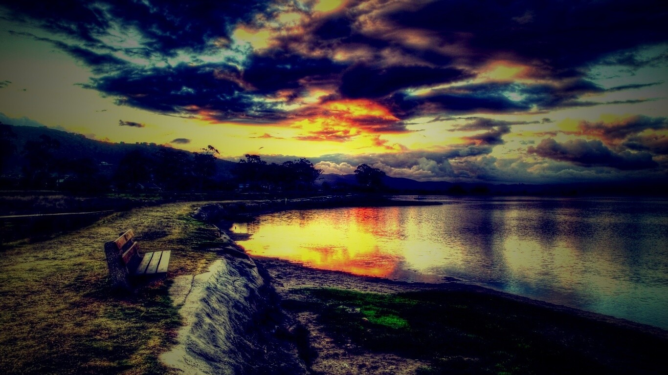 Скамейка у озера обои