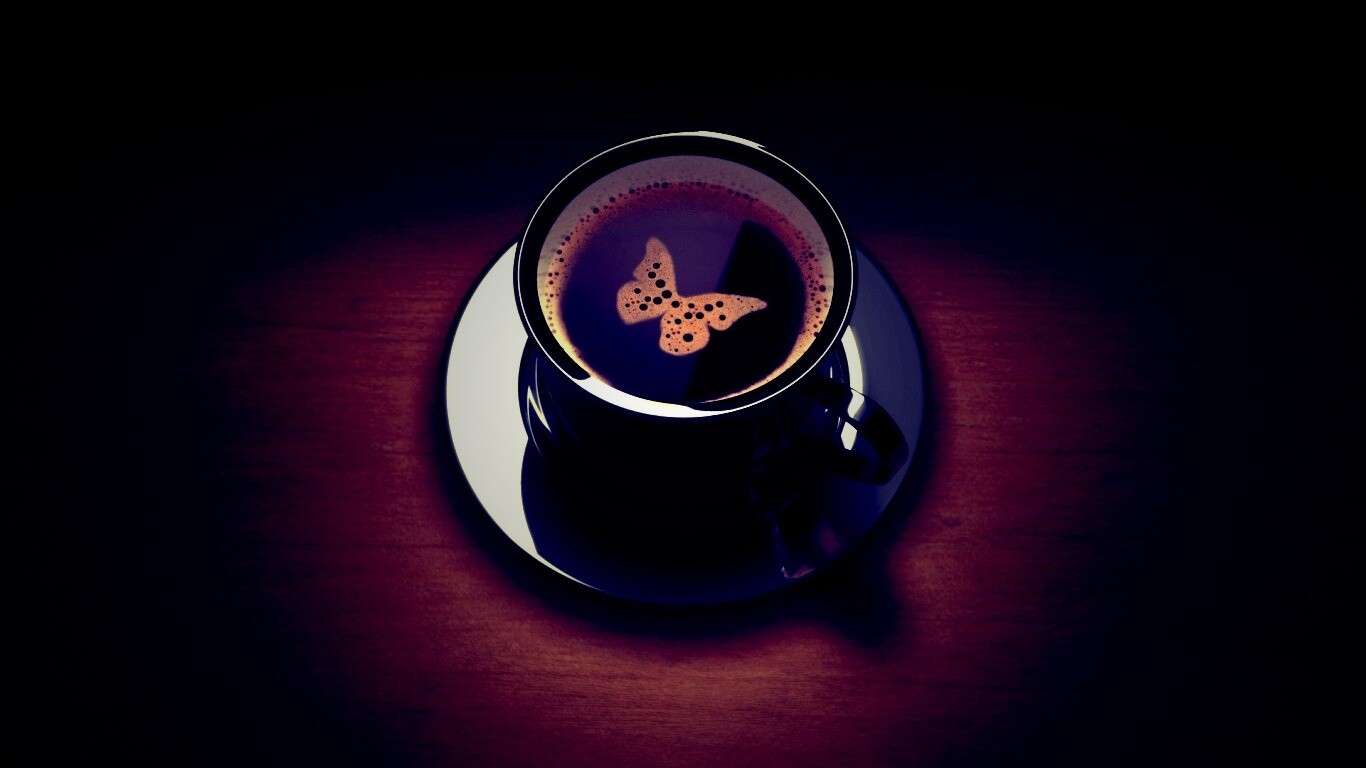 Чашка кофе с пенкой в форме бабочки обои