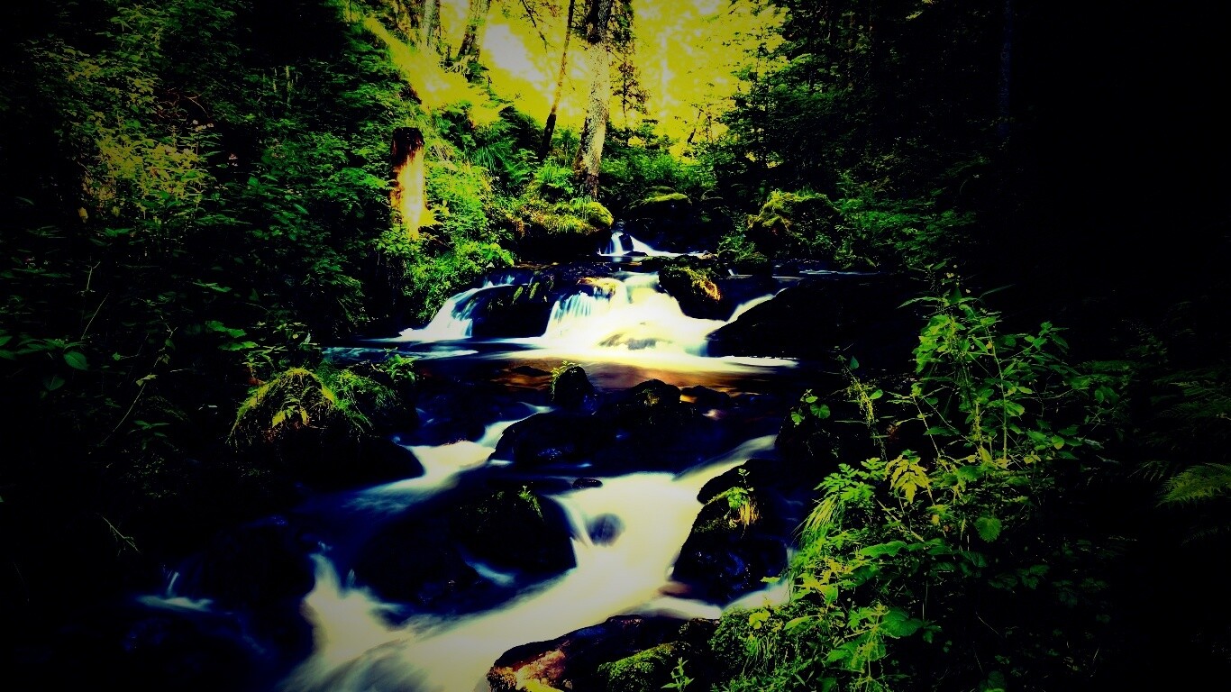 Живописный лесной водопад обои