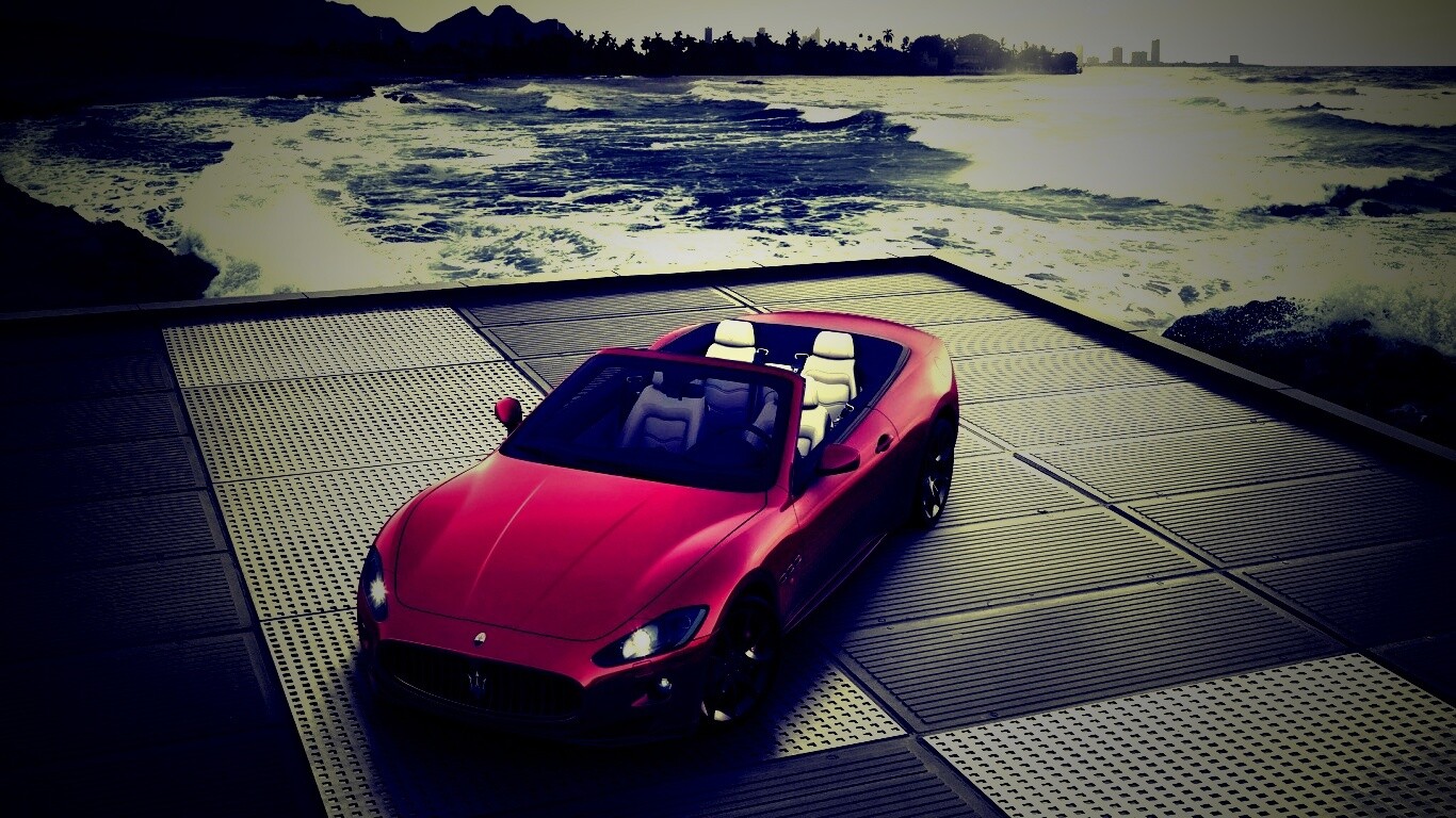 Мазерати на берегу моря обои