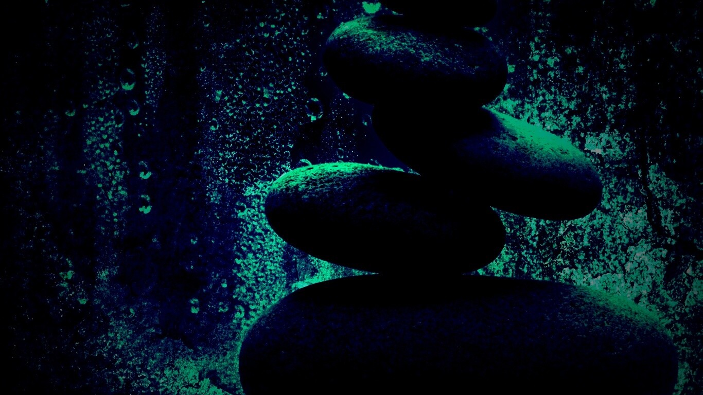 Башня из камней под водой обои