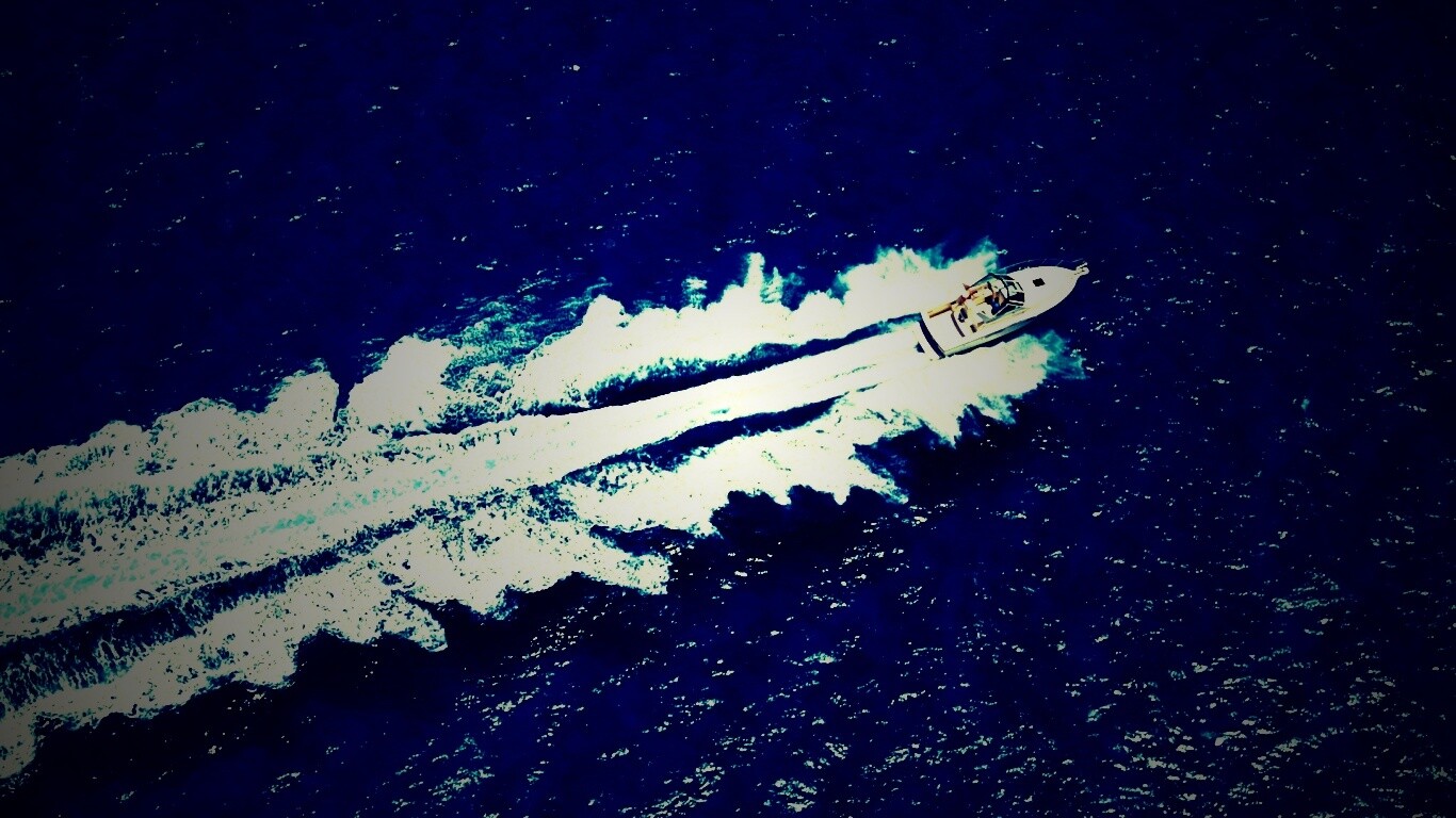 Вид на катер обои