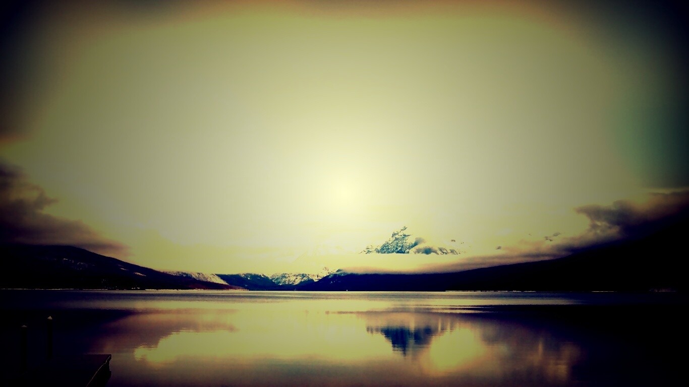 Спокойное горное озеро обои