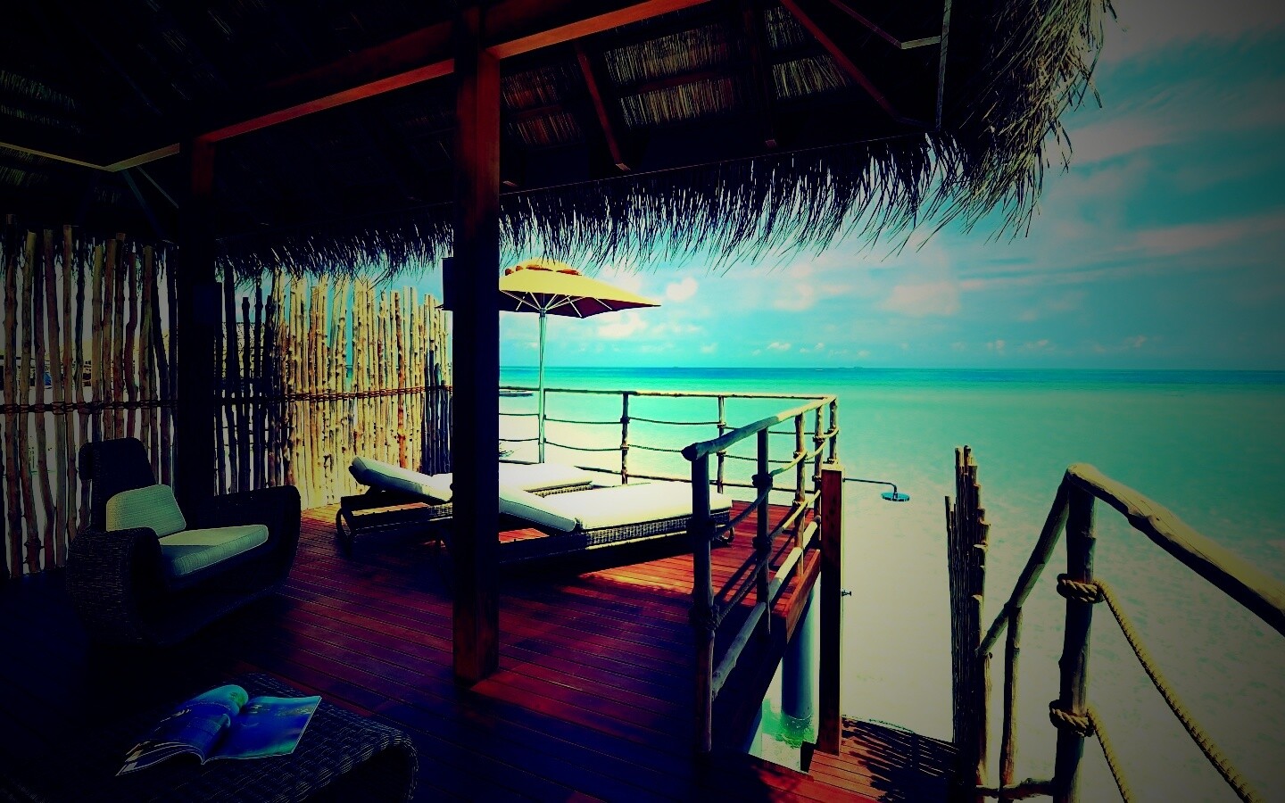 Домик на пляже обои