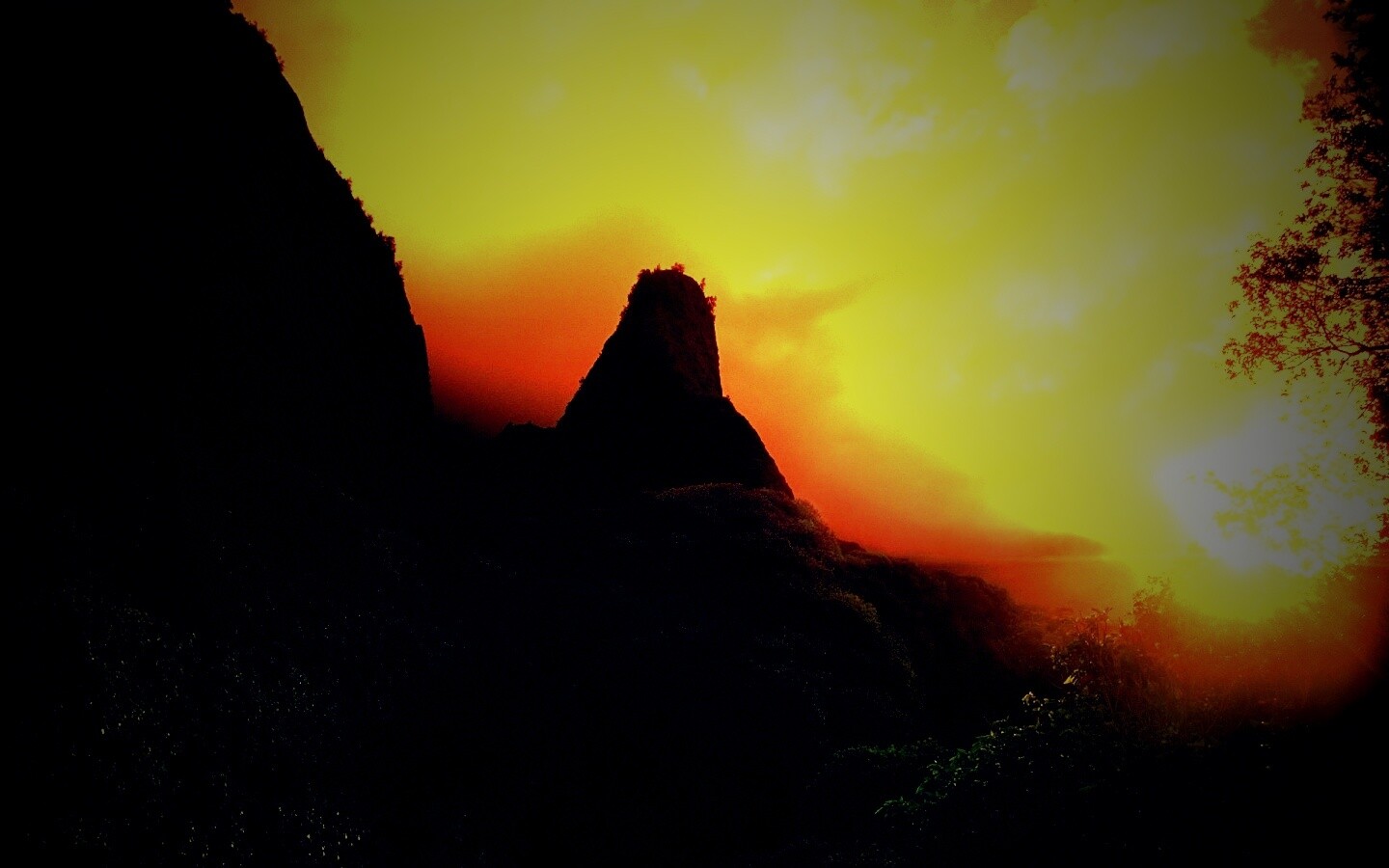 Заросшие джунглями горы обои