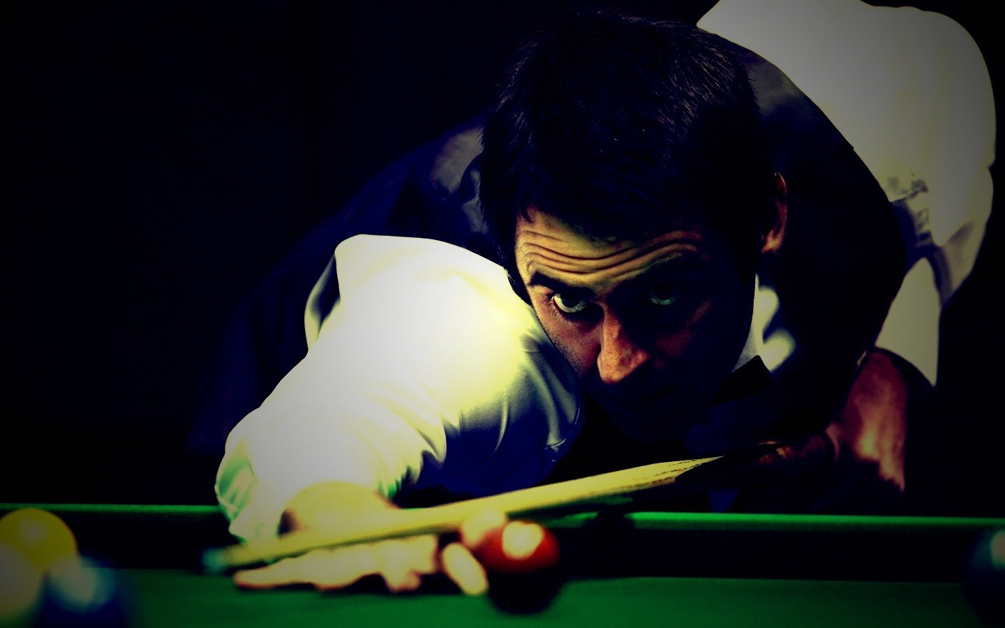 Игрок в бильярд обои