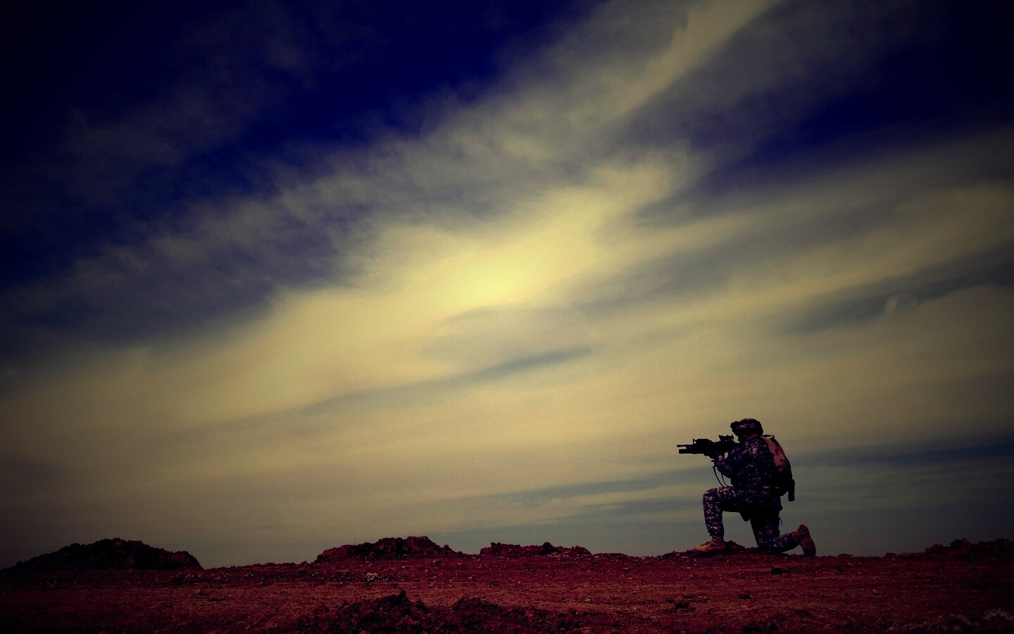 Стрельба с колена обои