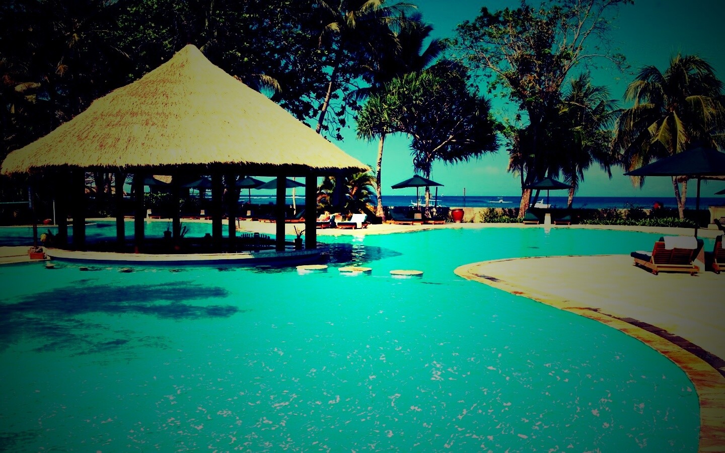 Бассейн отеля обои