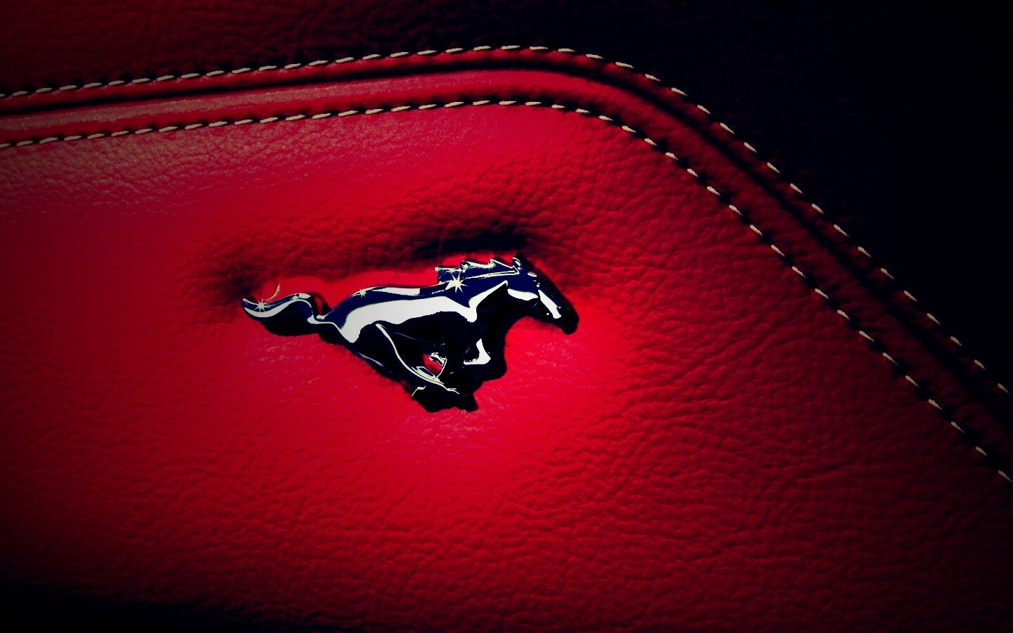 Кожаный салон Форда Мустанг обои