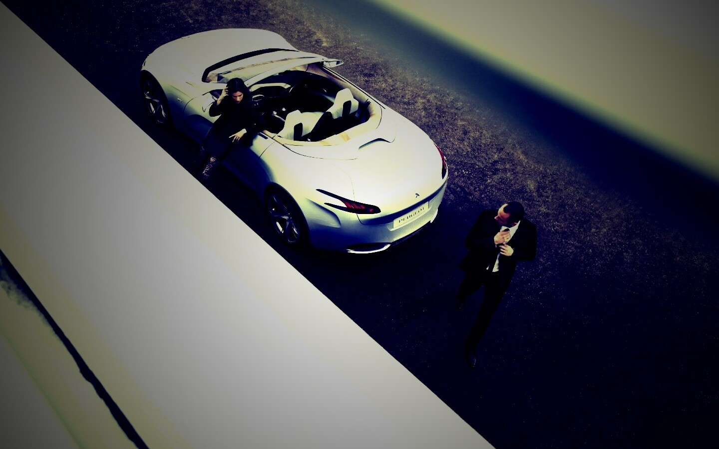 Пара у кабриолета Пежо обои