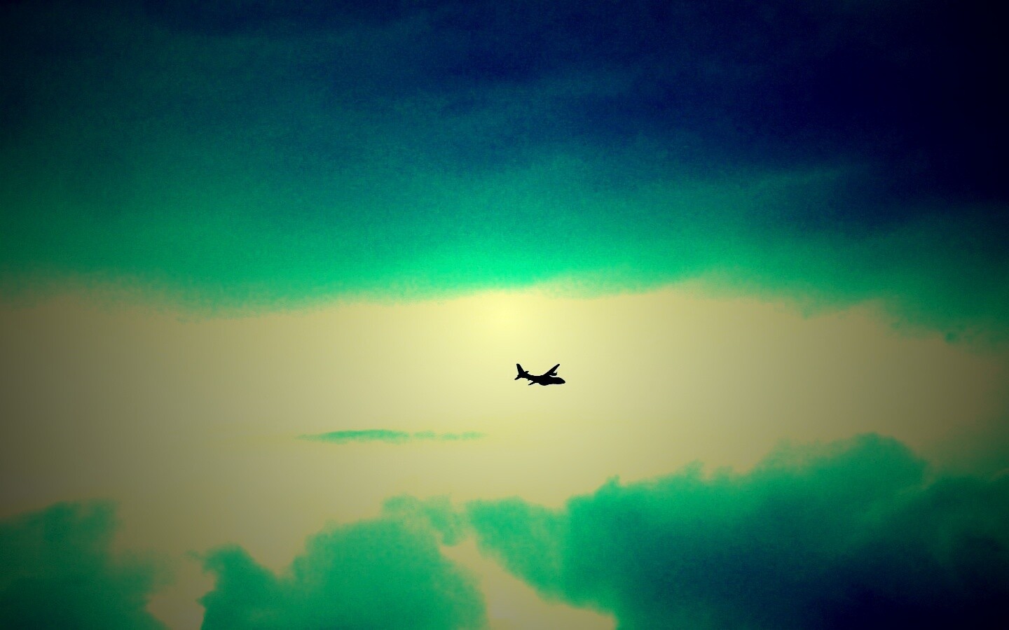 Самолет в небе обои