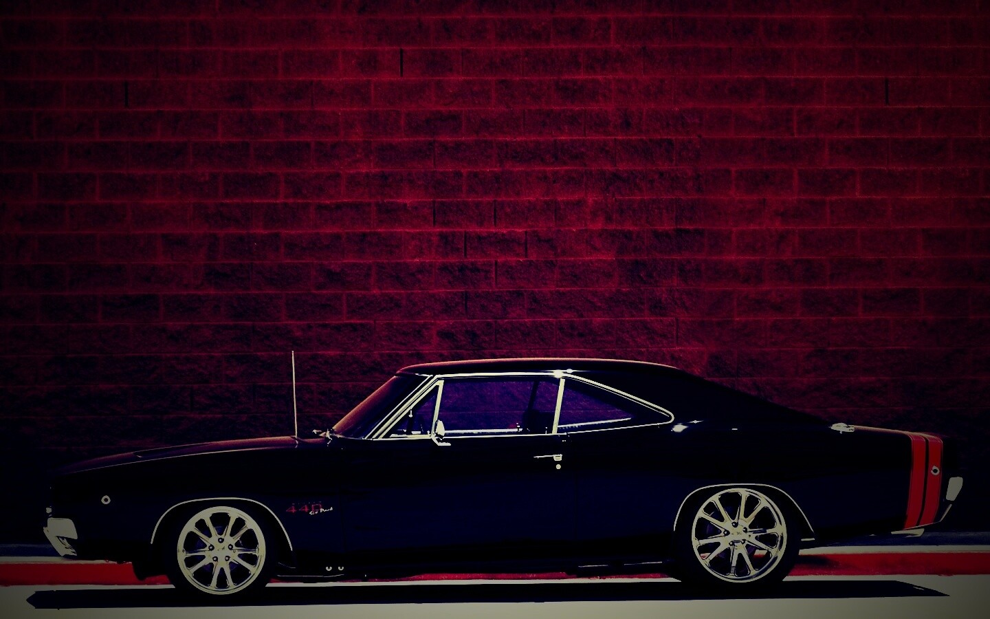 Черный Додж у стены обои