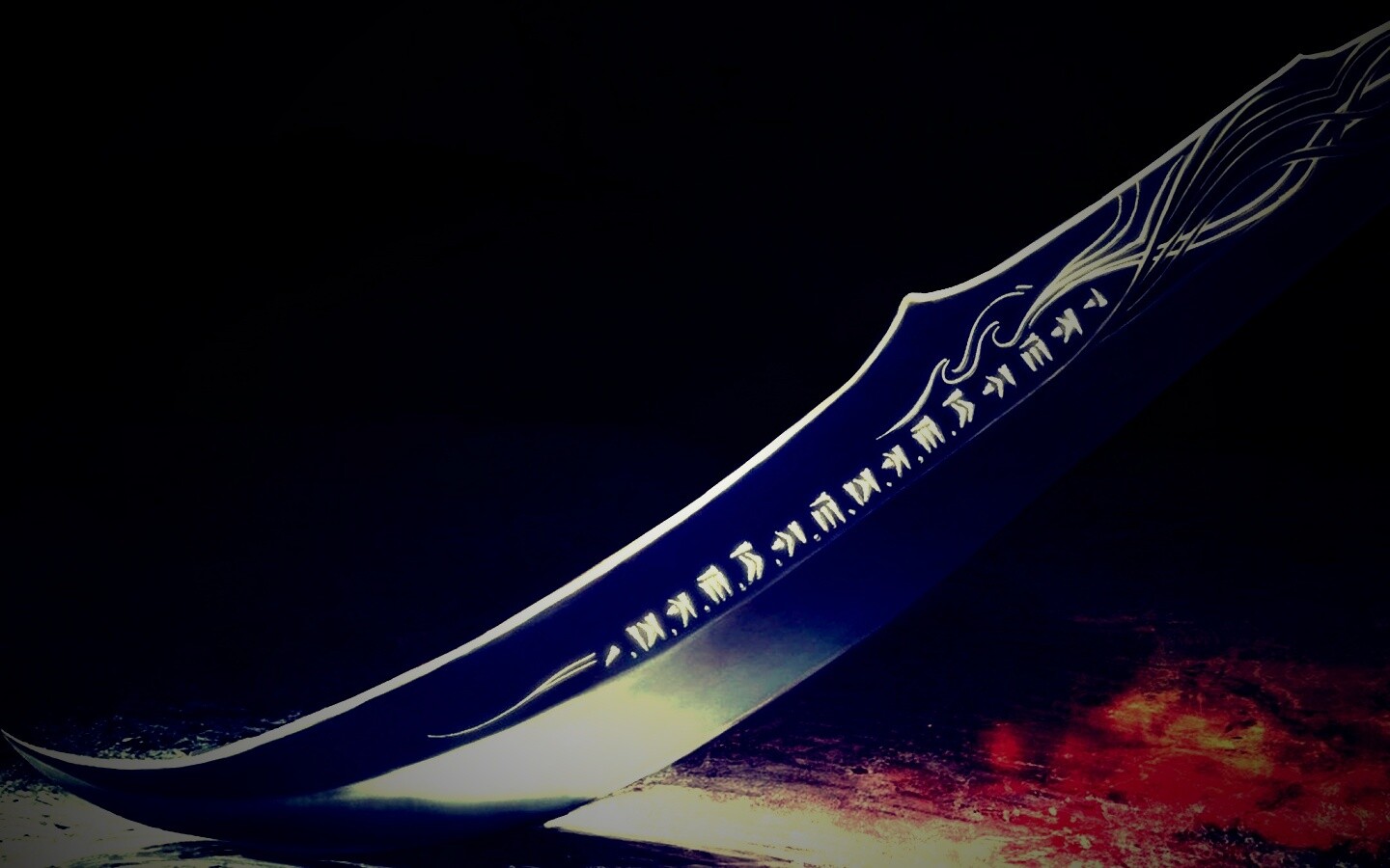 Клинок с магическими рунами обои