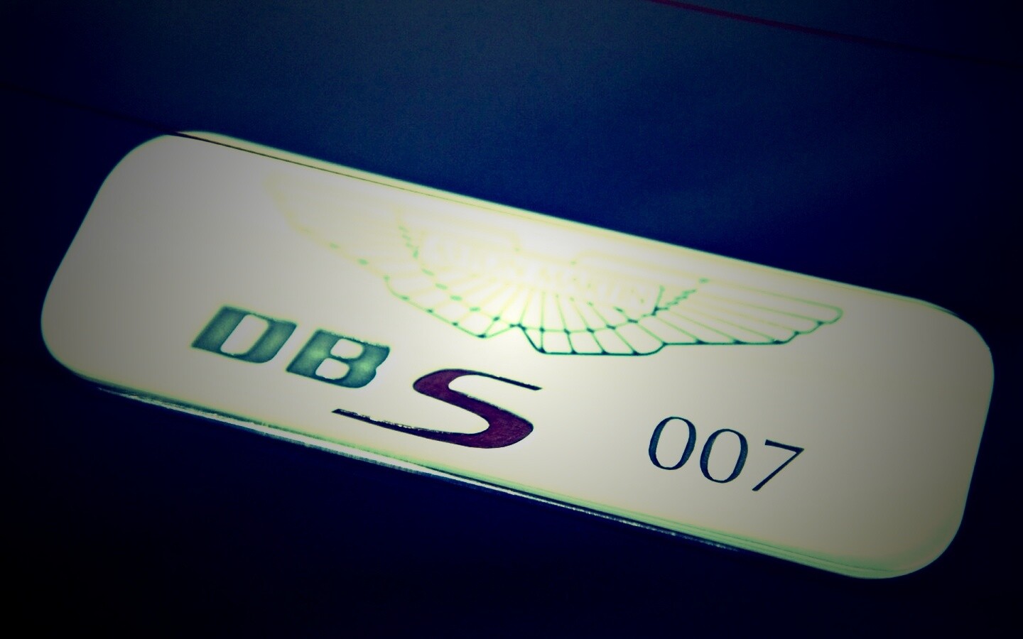 Астон Мартин Джеймса Бонда, табличка обои